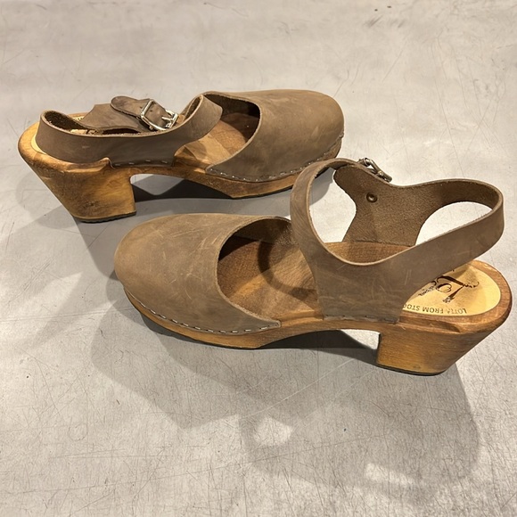Lotta From Stockholm Highwood Taupe Clogs in Oiled Nubuck Leather - Picture 4 of 8